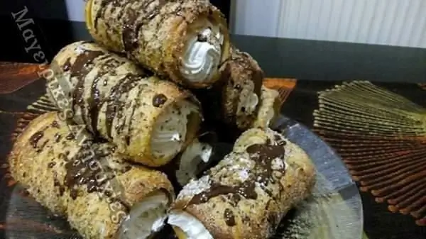 ДЫМОХОДЫ.. ТОРТ В РУЛОНЕ, НАПИТАННЫЙ КРЕМОМ