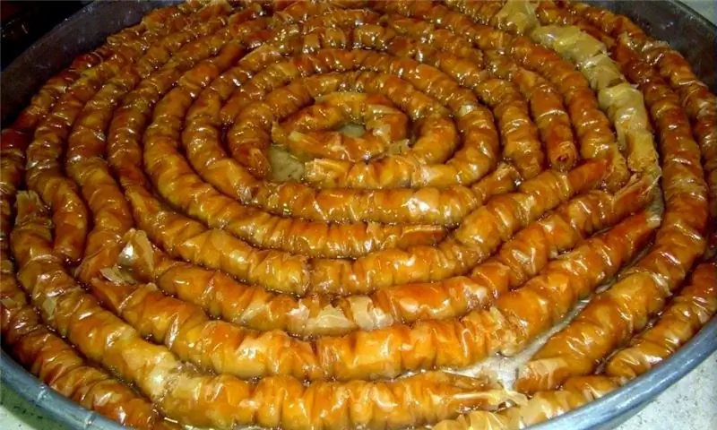 Сладкий и вкусный традиционный сарагли