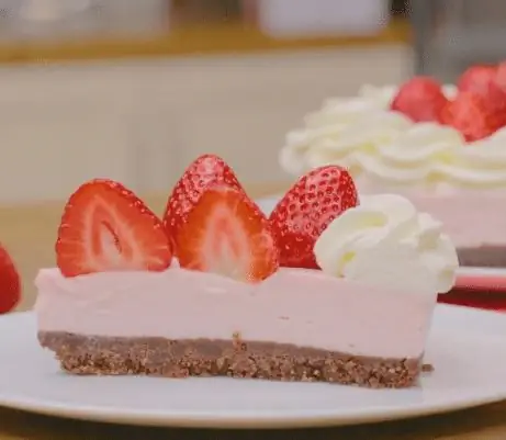 Что может быть вкуснее домашнего чизкейка с клубникой