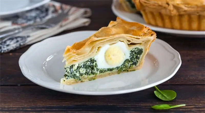 Пасхальный пирог с яйцами и хрустящей фольгой