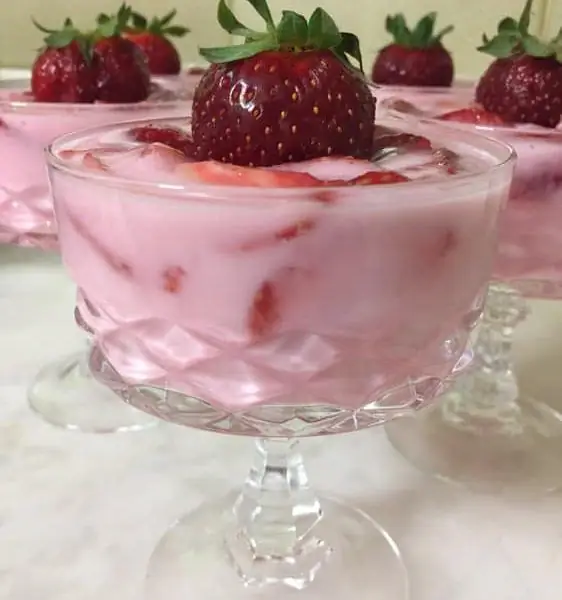 Очень крутой и вкусный десерт с клубникой