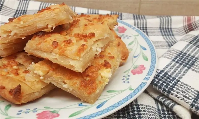 Сырный пирог на смазанной маслом сковороде от Румели