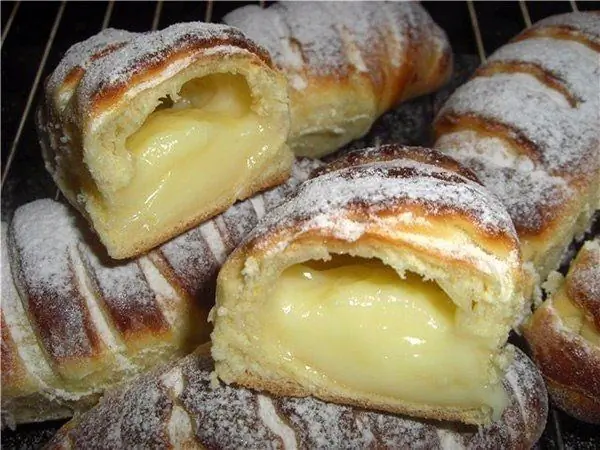 Русские булочки, булочки, наполненные парижским кремом