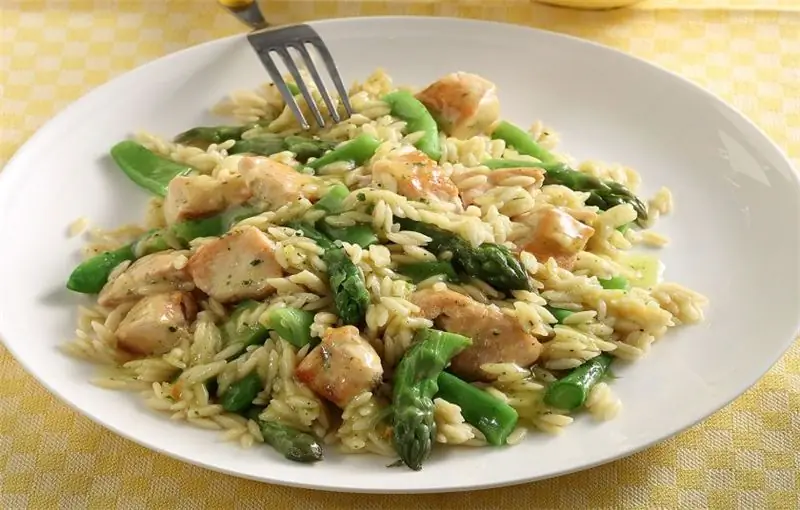 Легкие ювеци с курицей и сезонными овощами (спаржей)