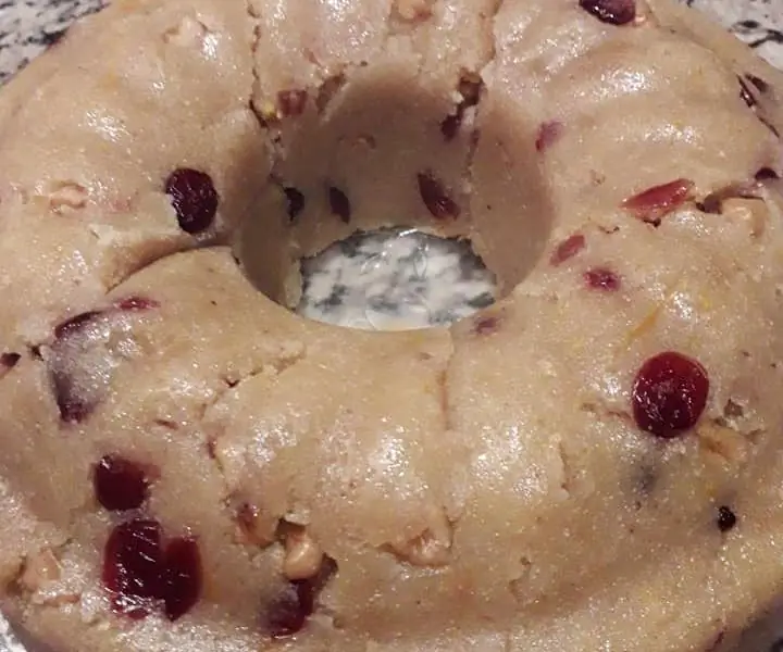 Манная халва с цедрой апельсина, грецкими орехами и клюквой, перед которой никто не устоит