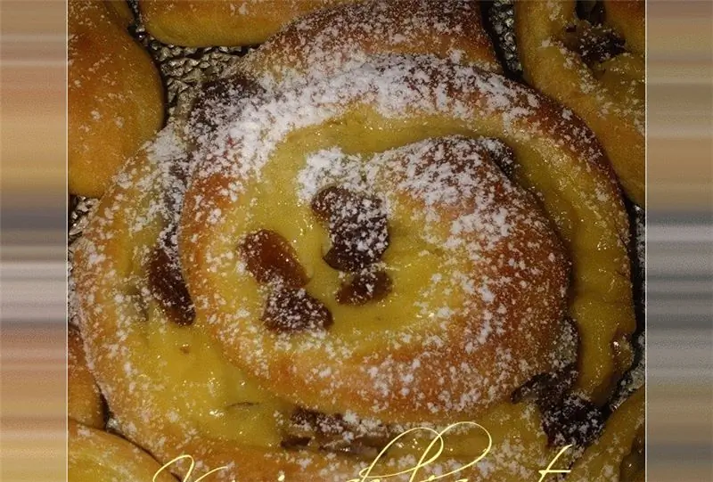 Вкусные рулетики со сливками и изюмом