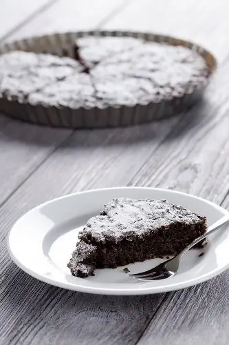 Torta tenerina: итальянский шоколадный торт, хрустящий снаружи и мягкий внутри, который тает во рту