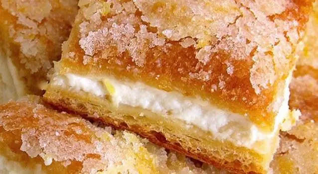 Очень простой рецепт лимонного пирога с хрустящим фило и сливочным сыром с лимоном. Наслаждайся