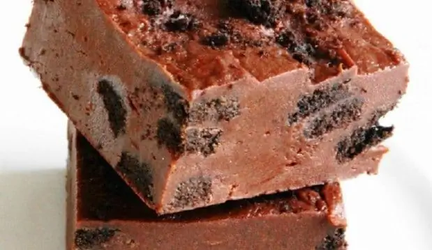 Десерт из холодильника с шоколадом и печеньем Oreo готов через 15 мин
