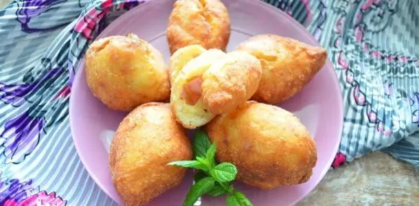 Вкусные традиционные понтийские пироски с картофелем или ветчиной и казери. Как вы их предпочитаете? (другой рецепт))