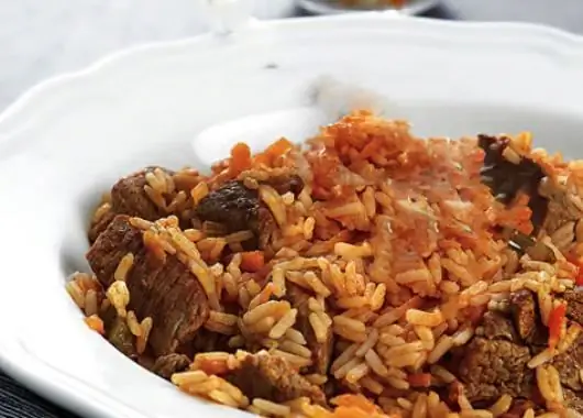 Ароматный и слегка острый плов (плов) из Узбекистана