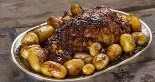 Свиная ножка, запеченная в духовке с чабрецом и медом