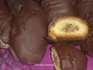 Легкие миндальное печенье с медом. Они медовые, с грецким орехом в центре и шоколадом снаружи