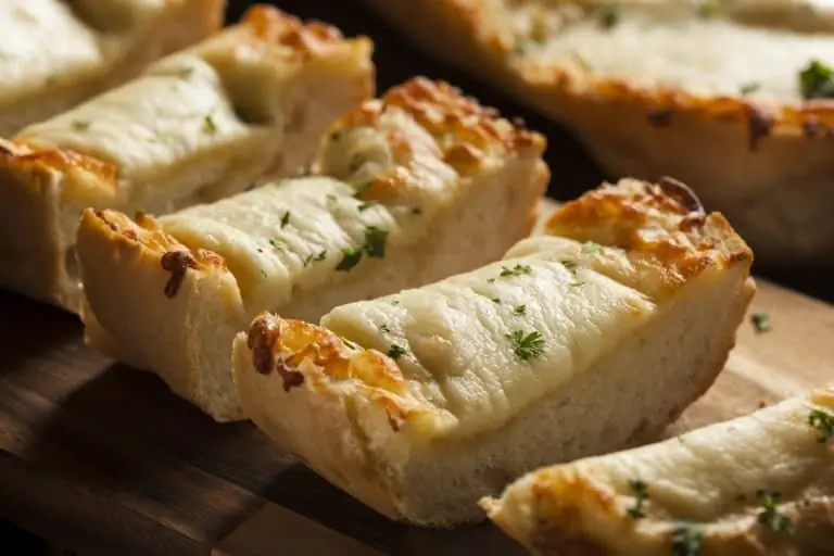 Вкусный и сытный сырный хлеб всего из трех ингредиентов