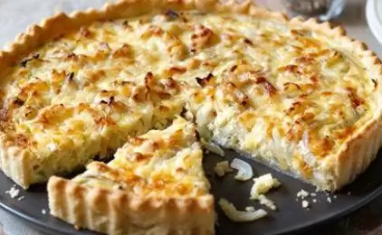 Отличный рецепт пикантного лукового пирога