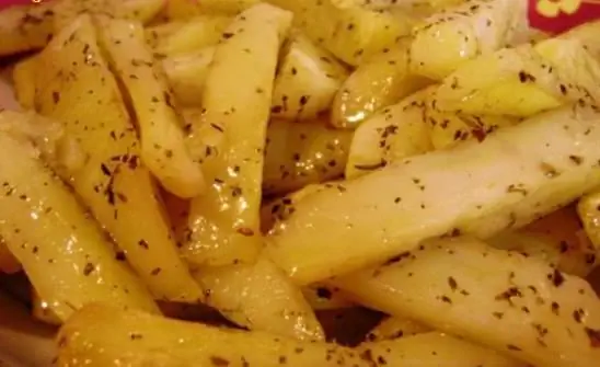Быстрый, простой и вкусный картофель фри как блины на пергаментной бумаге