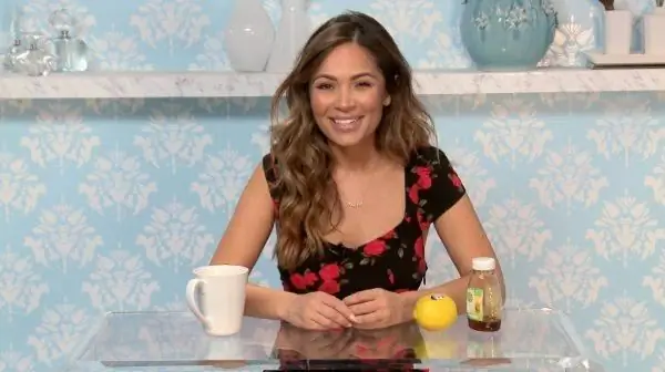 Результаты оказались на удивление простыми Пить теплую воду с лимоном и медом целый год