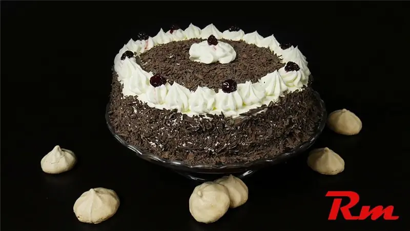 Торт «Черный лес» с кремом, шоколадом и вишней