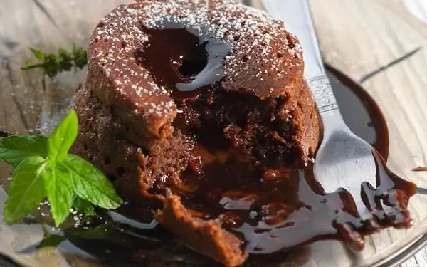 Приготовьте самое вкусное и пышное шоколадное суфле с карамелизированным фундуком