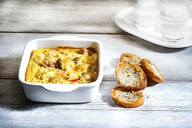 Лучший омлет, который вы когда-либо пробовали, с сосисками, картофелем, сыром и фантастическими булочками Рокфор