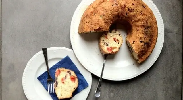 Вкусный пикантный пирог с помидорами черри, оливками и грюйером.. Все, что нужно для перекуса