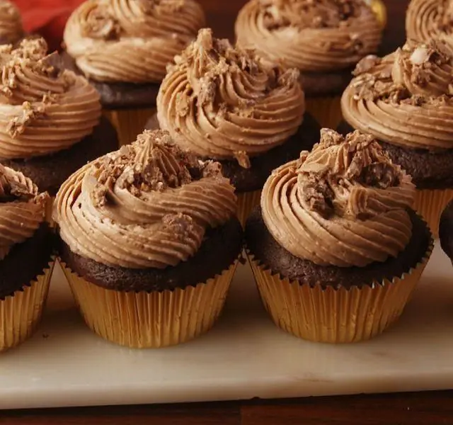 Пышные капкейки с начинкой от Ferrero Rocher