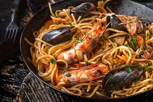 Паста со всеми ароматами моря