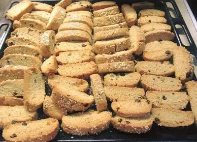 Пышные и Ароматные орешки с изюмом и миндалем