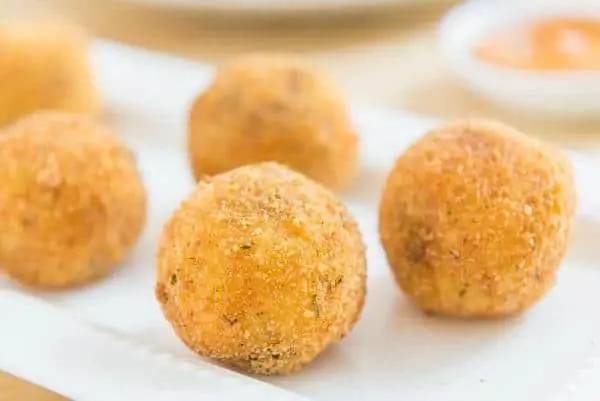 Простые картофельные крокеты с колбасой! Как закуска, как гарнир, но и как основное блюдо