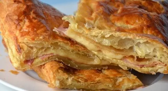 Сочный и легкий пирог с сыром Ветчина и бешамель