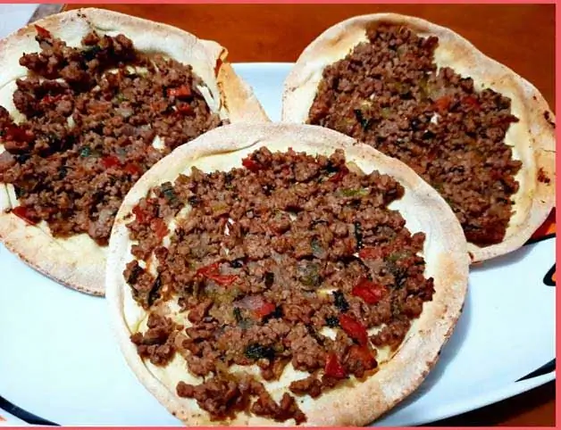 Лахматджун с арабскими пирогами Ад