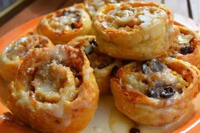 Рулетики из слоеного теста с начинкой! Удивительный вкус! Готов за 10 минут