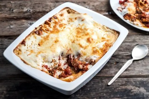 Каннеллони с мясным фаршем и жирными сливками