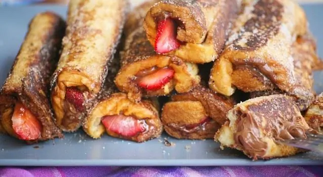 Булочки для тостов с Нутеллой и клубникой