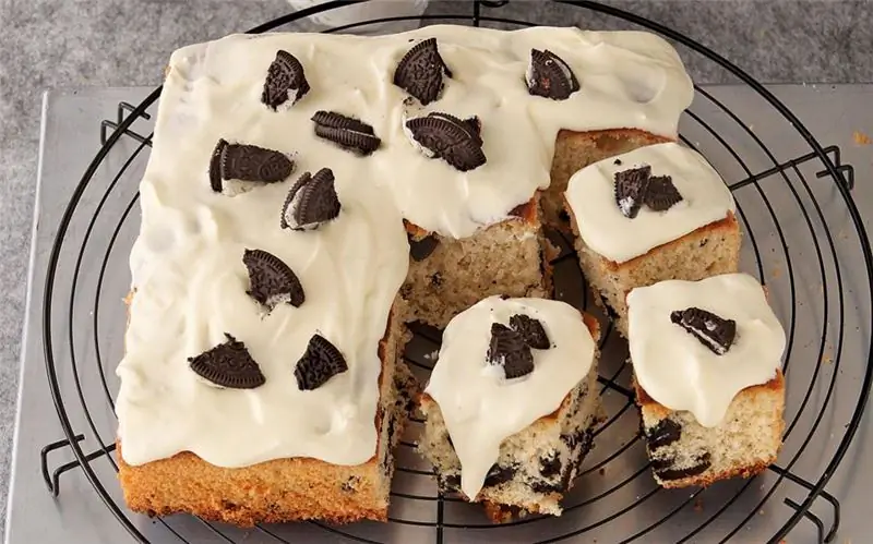 Печенье и кремовый торт