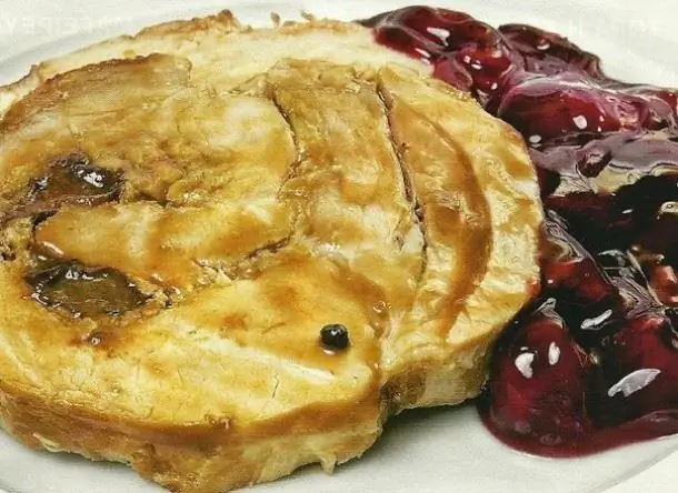 Рулет из свинины с вялеными помидорами и сыром фета