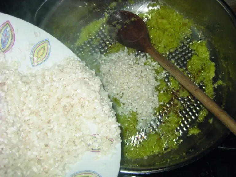 mpakaliaros me ryzi sto foyrno 4 mpakaliaros me ryzi sto foyrno 4