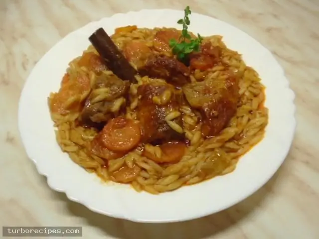 Ювеци со свининой и перловкой