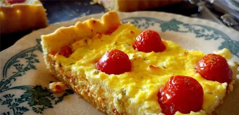 Сырный тарт с пастой из красного перца и помидорами черри