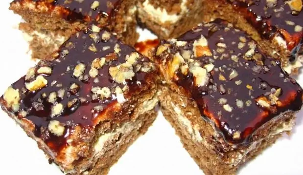 Шоколадный торт с начинкой из кофейного крема (пасты)