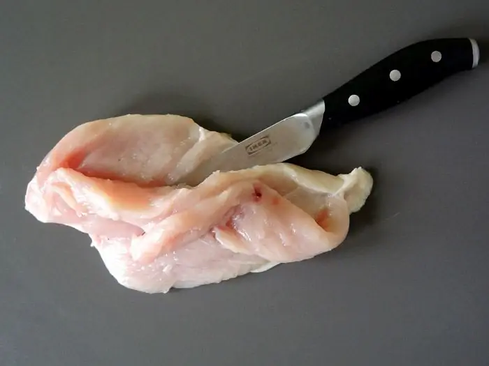 куриная грудка разрезана вдоль куриная грудка разрезана вдоль