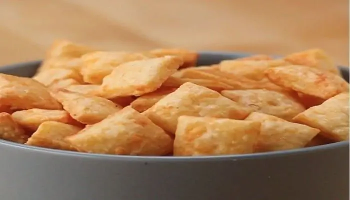Приготовьте вкусные домашние сырные крекеры