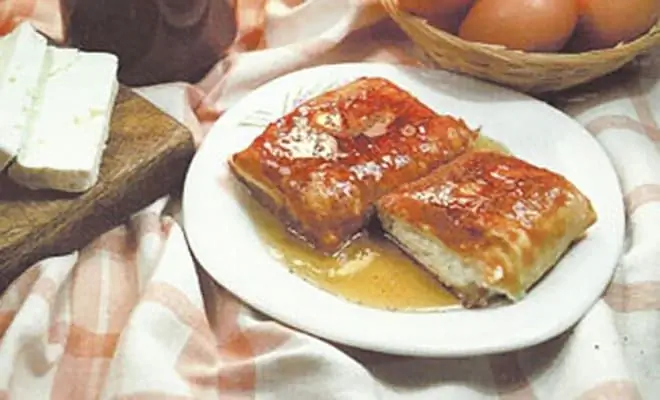 Рецепт Agioreita: Медово-сырный пирог с медом и сыром фета Лемнос. Уникальный монастырский рецепт