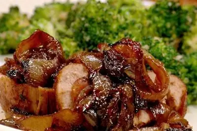 Рыбное филе с карамелизированным луком