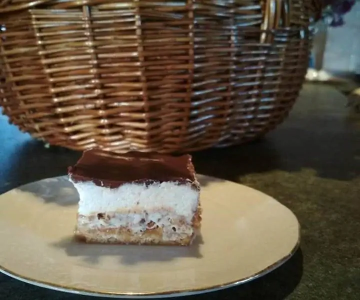 Легкий торт с печеньем и сахаром