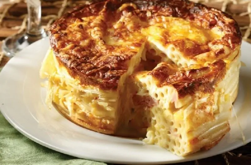 Вкусный и аппетитный рецепт пирога со спагетти с беконом