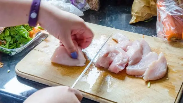 Могу ли я хранить сырую курицу в Tupperware?