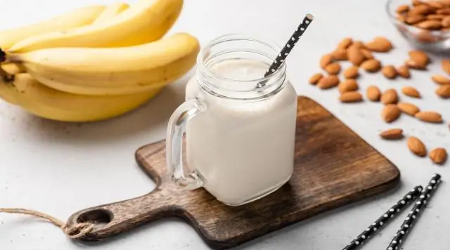 Кому принадлежит Almond Breeze?