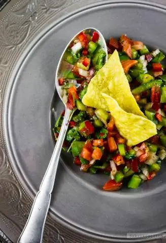 Какой дип хорош с чипсами из тортильи?