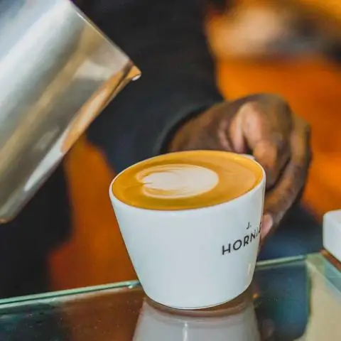 В чем разница между латте и капучино в Starbucks?